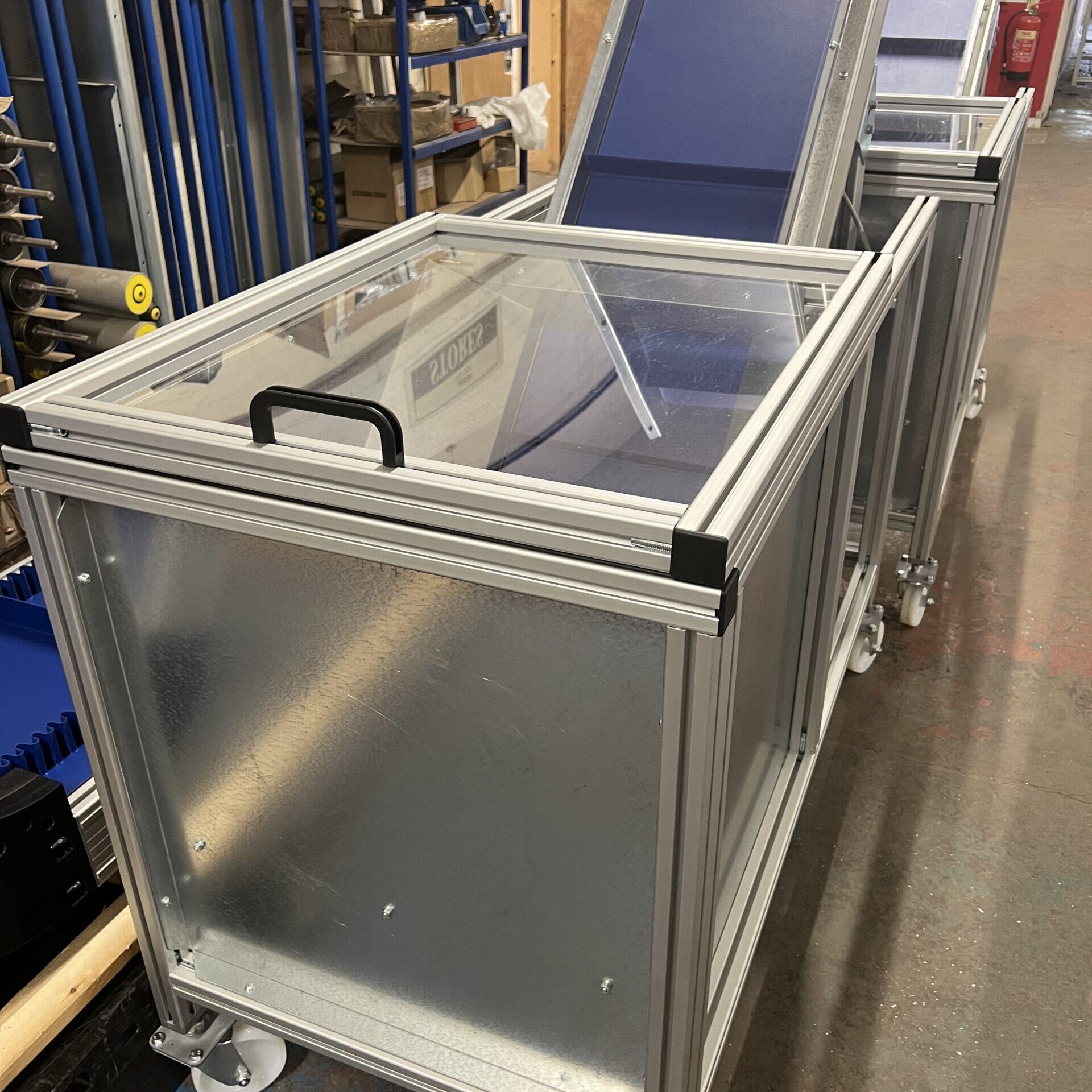 Conveyor Hopper With Lid